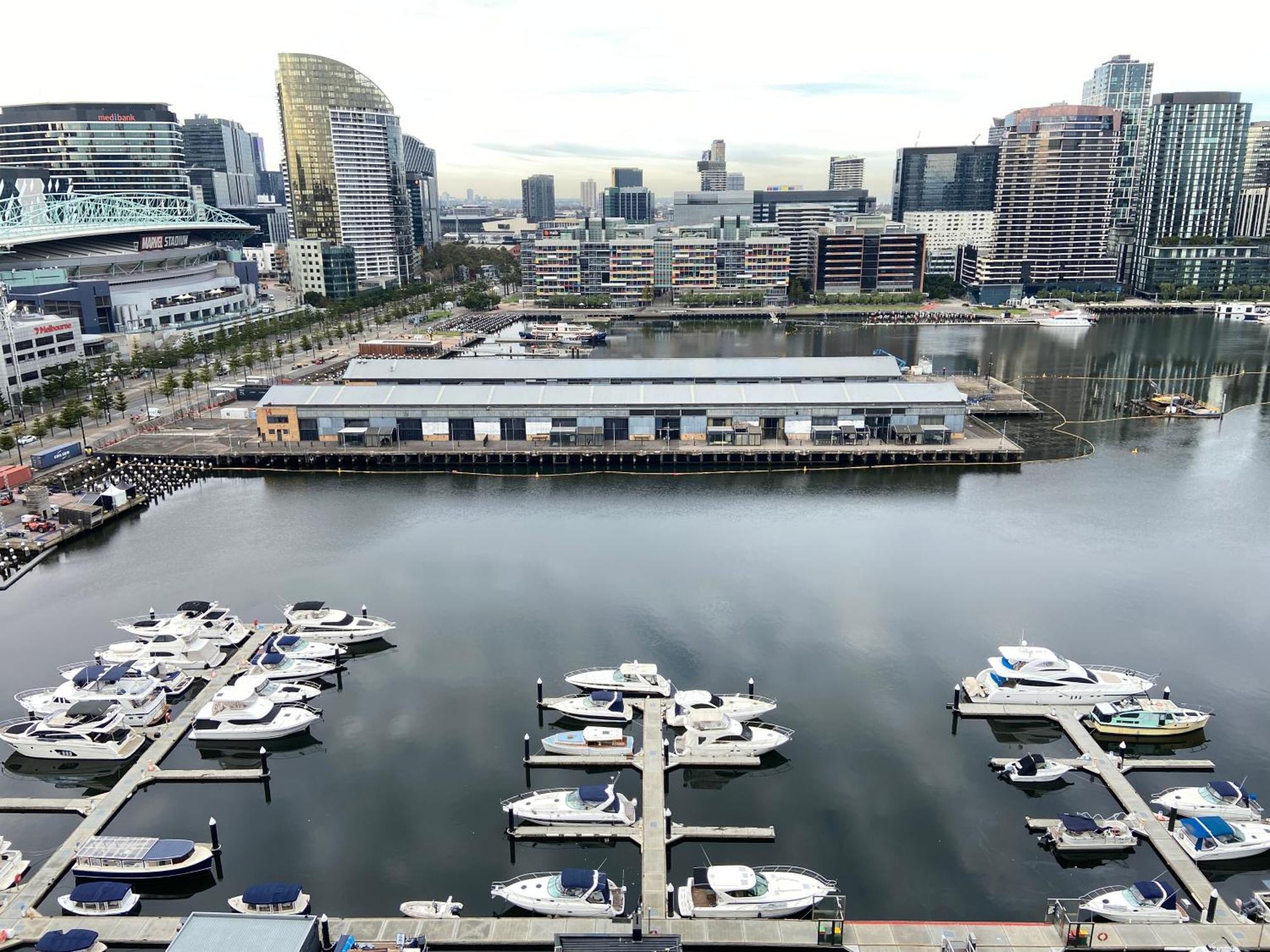 Akom At Docklands Мельбурн Экстерьер фото
