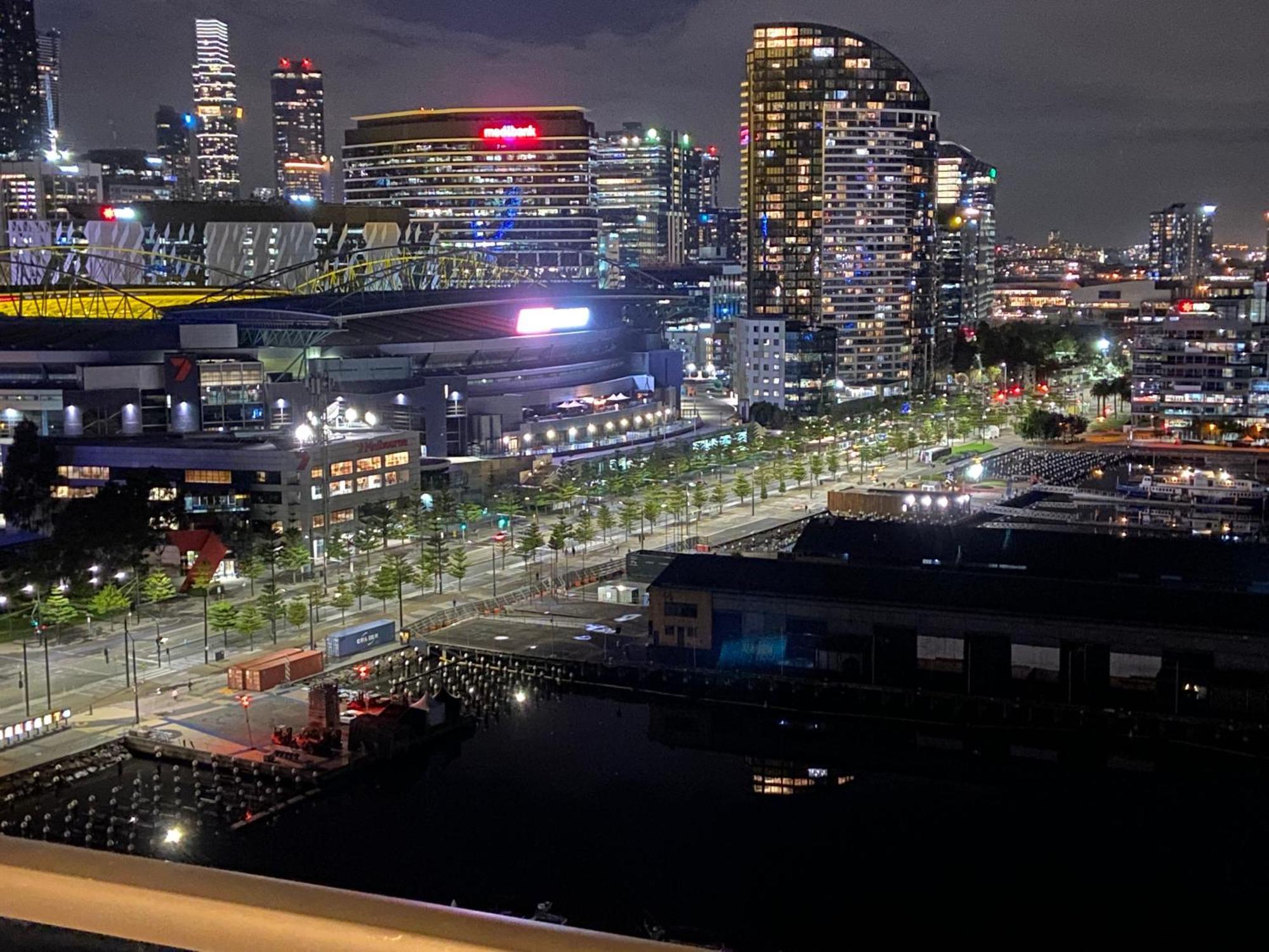 Akom At Docklands Мельбурн Экстерьер фото