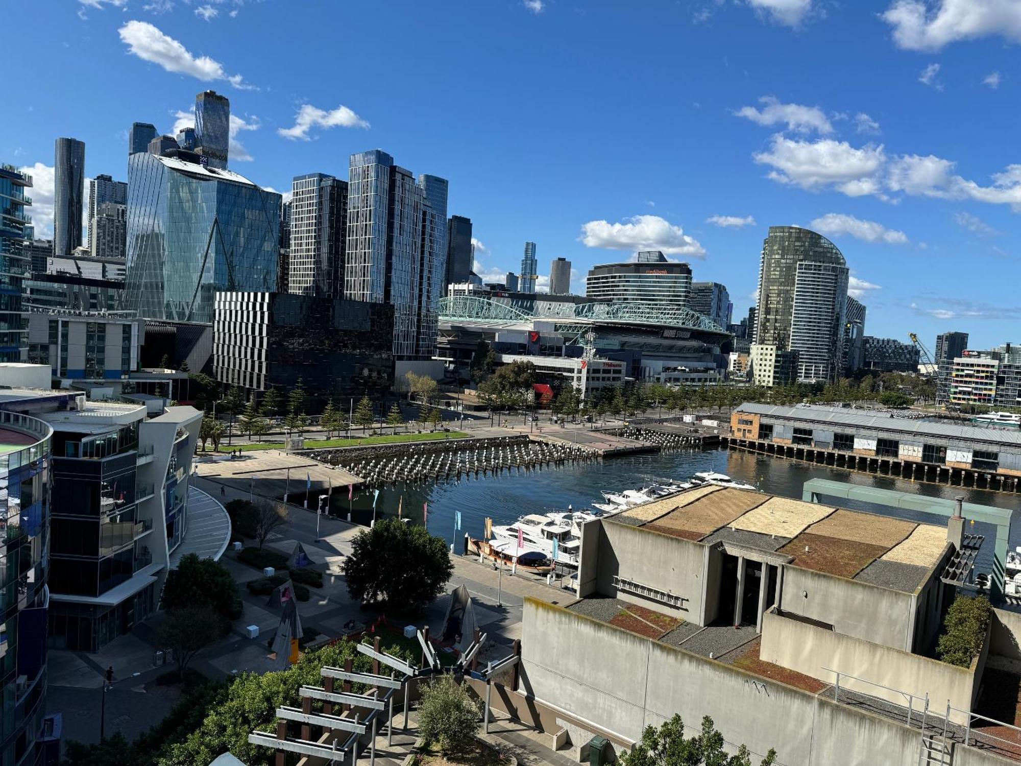 Akom At Docklands Мельбурн Экстерьер фото